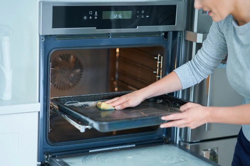 Deep Cleaning Inside Oven